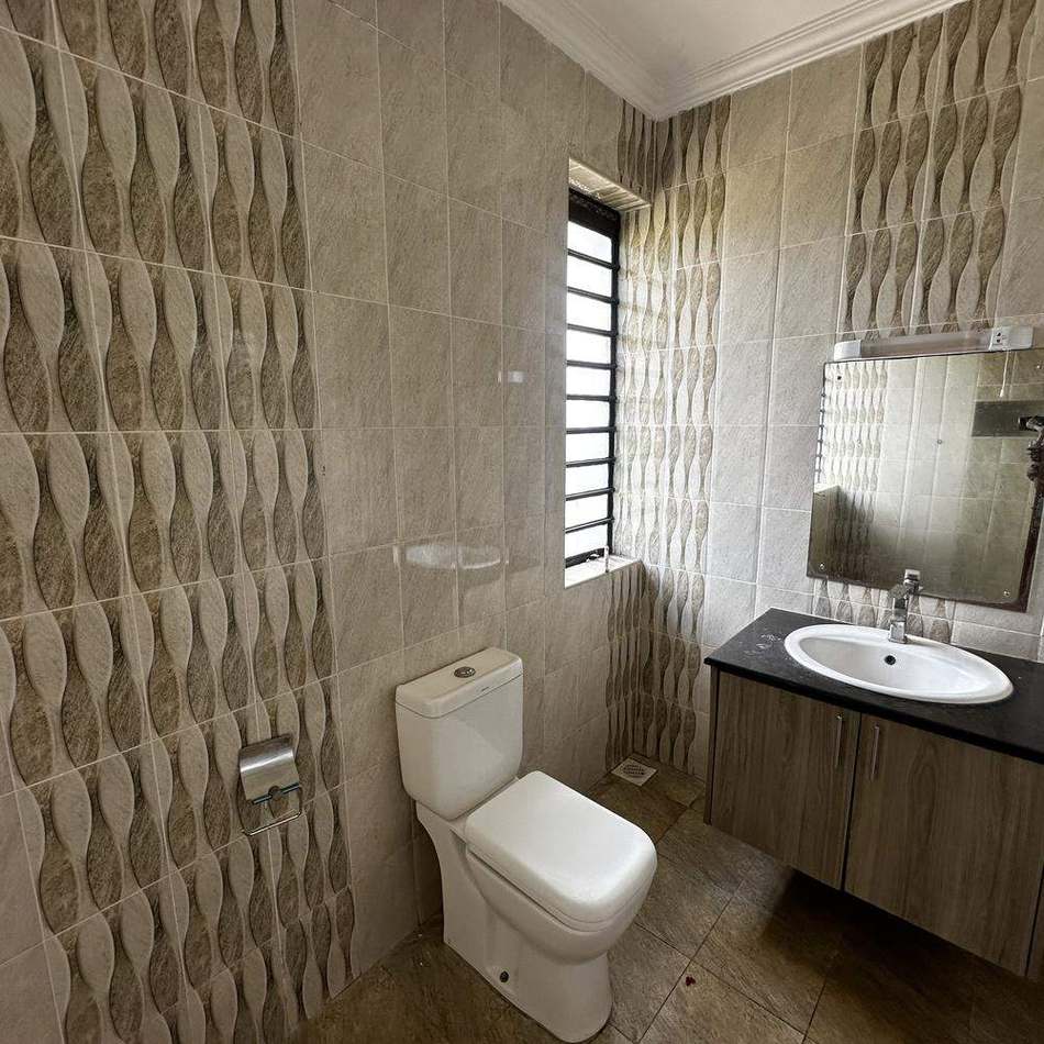4 Bedroom + DSQ House, Runda
