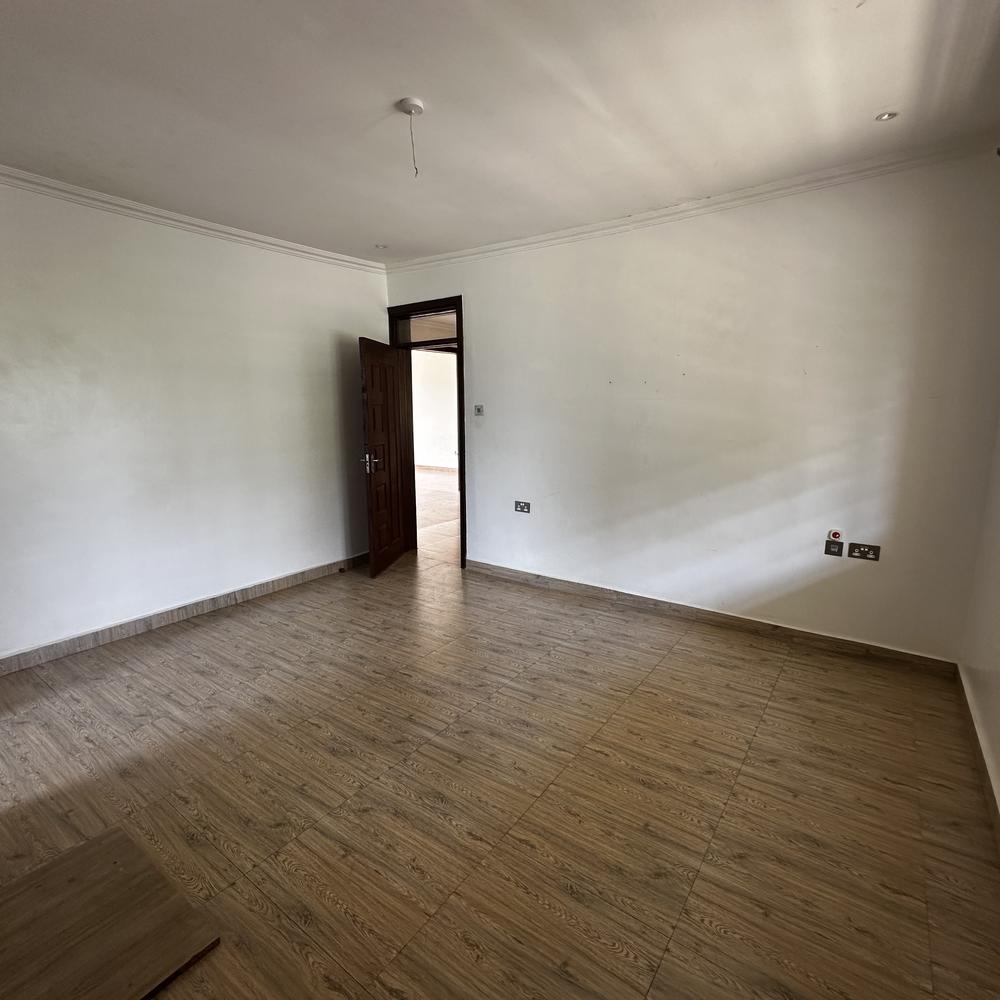 4 Bedroom + DSQ House, Runda