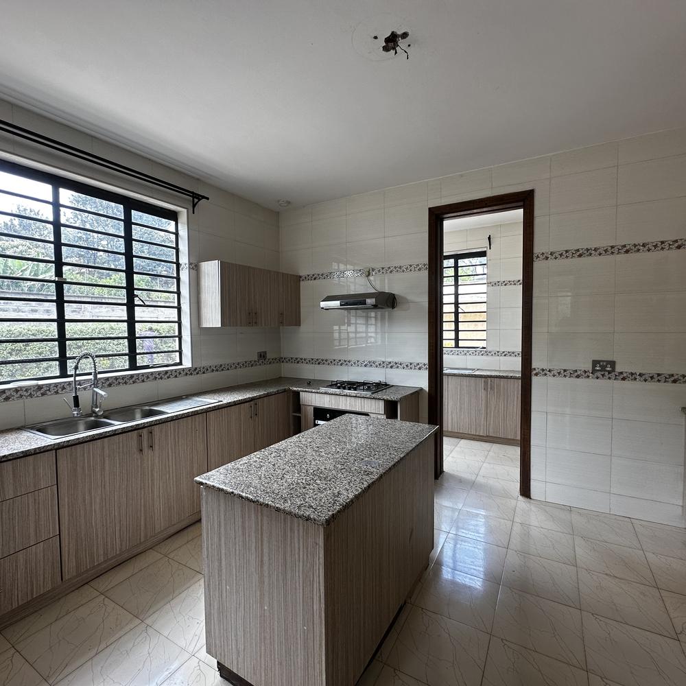 4 Bedroom + DSQ House, Runda