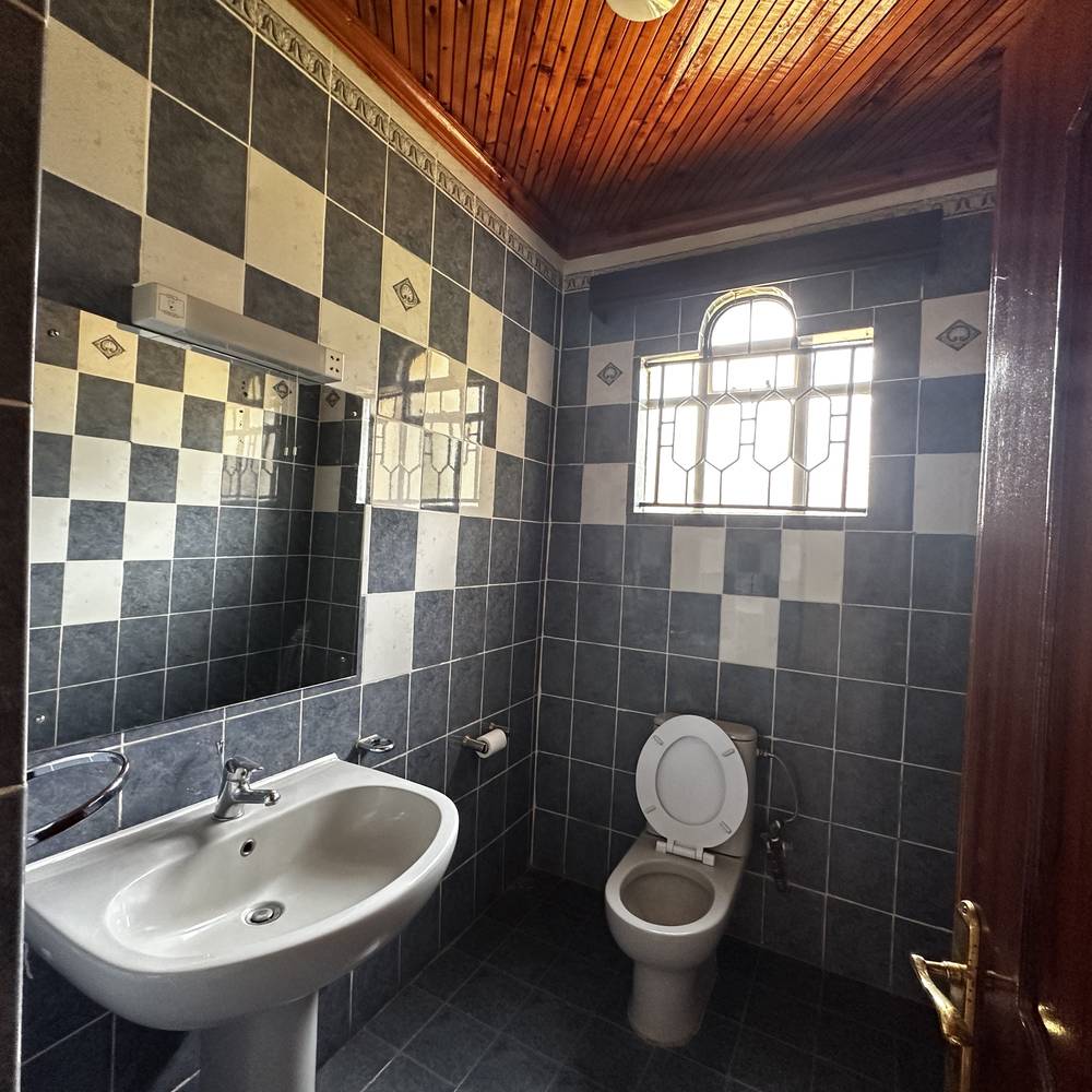 5 Bedroom + DSQ House, Runda, Bathroom