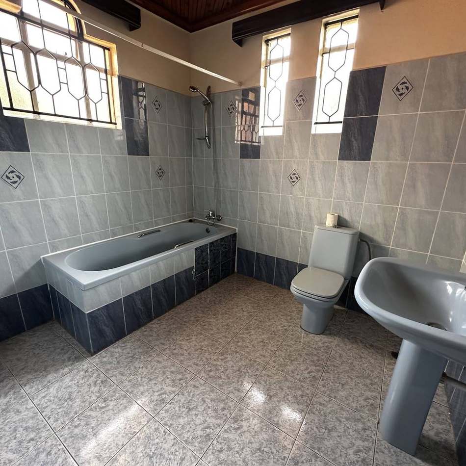 5 Bedroom + DSQ House, Runda, Bedroom